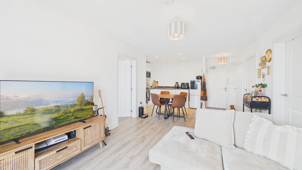 Property photo 2 of 28 5314783