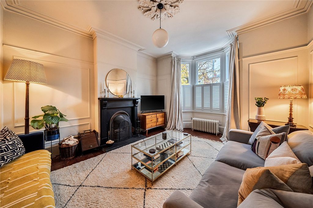 Property photo 2 of 21 Picture No. 11