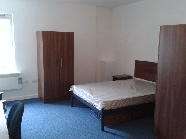 Property photo 3 of 10 Bright Furnished Double Bedroom With Wardrobe...