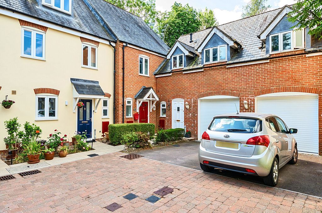 Property photo 1 of 17 1302504-1-683d6E1...