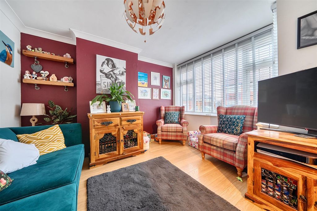 Property photo 3 of 19 Living Room