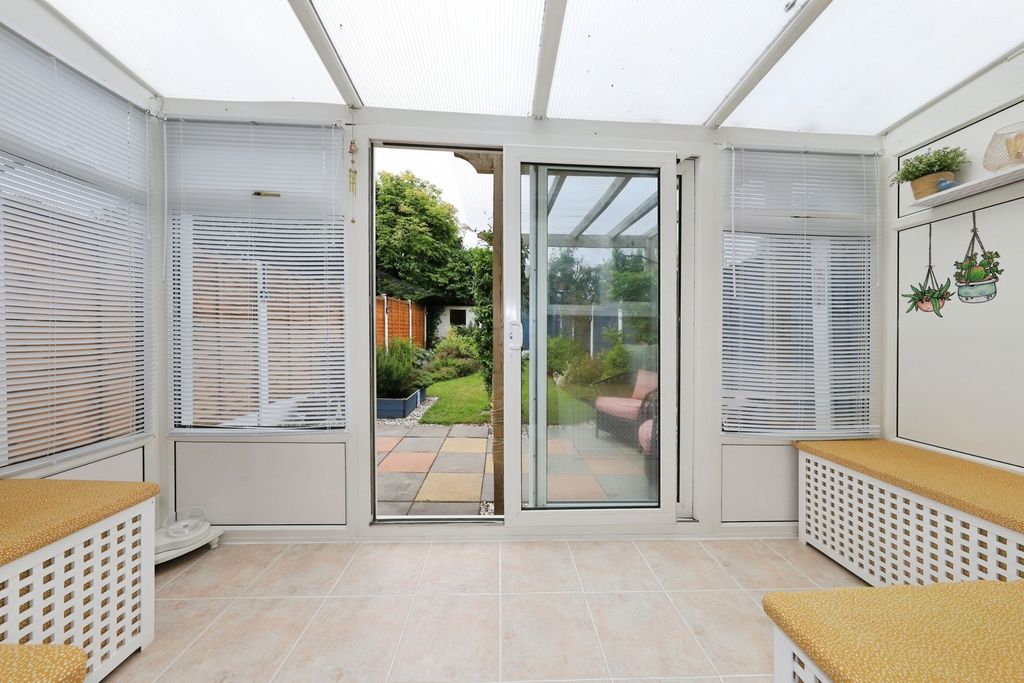Property photo 3 of 8 Conservatory