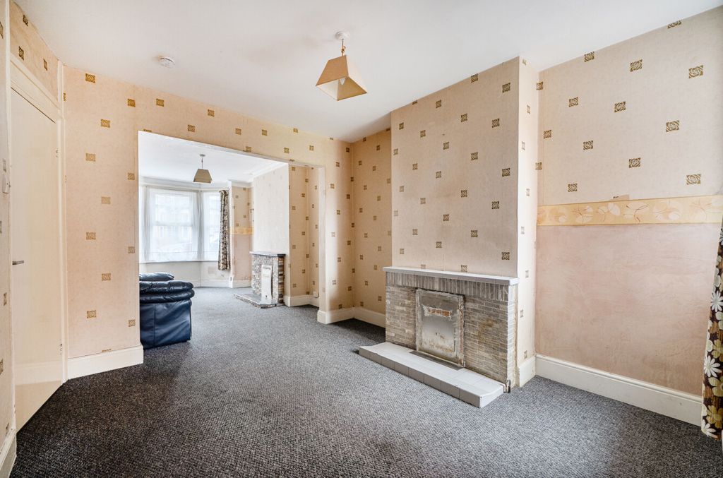 Property photo 3 of 12 3