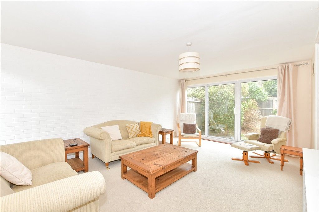 Property photo 3 of 14 Lounge
