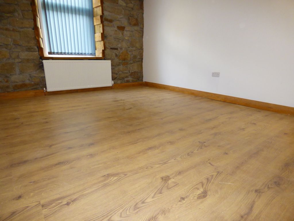 Property photo 3 of 10 Main Bedroom