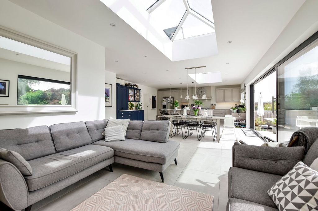 Property photo 3 of 50