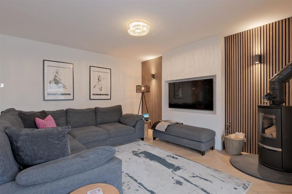 Property photo 3 of 33