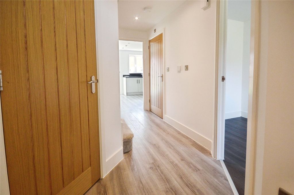 Property photo 2 of 17 Picture No. 12