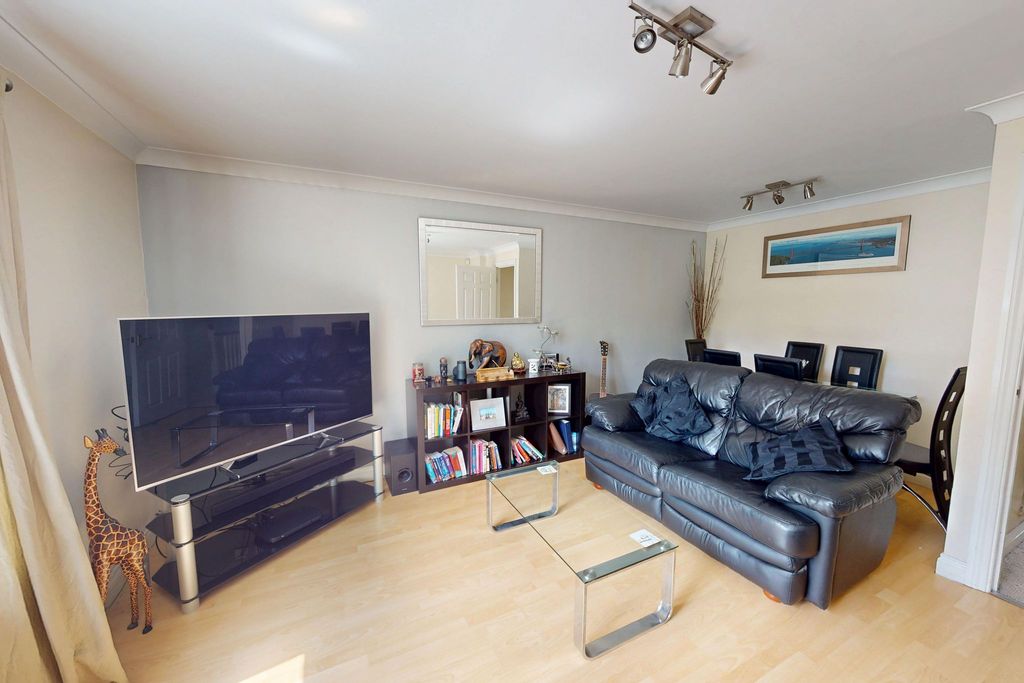 Property photo 3 of 23