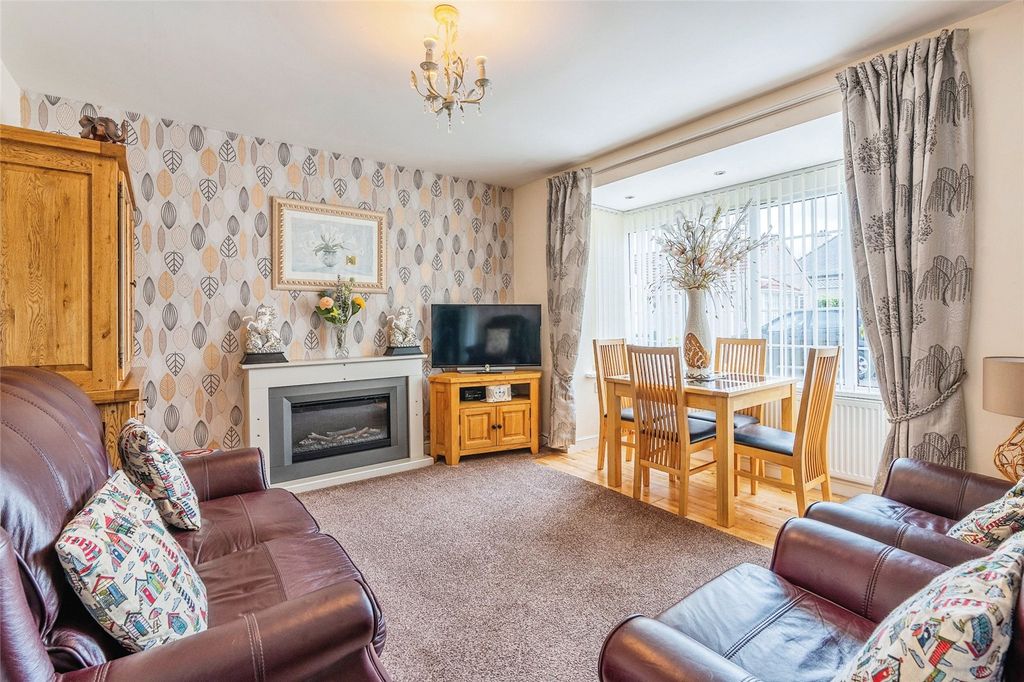 Property photo 2 of 16 Living Room