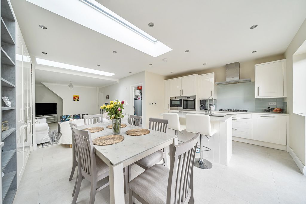 Property photo 2 of 24 1326445-9-687921c...