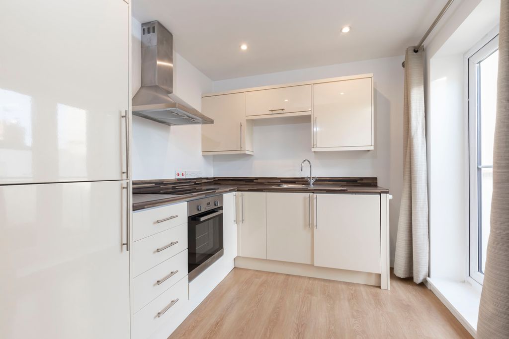 Property photo 1 of 7 Flat 5, Bath House-07