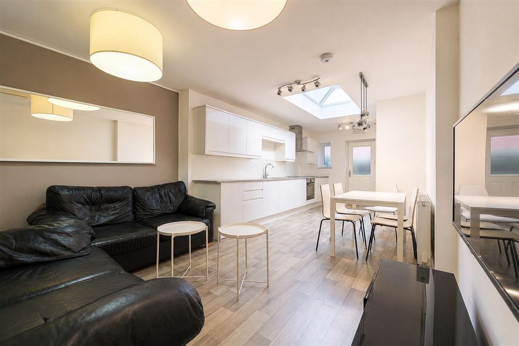 Property photo 2 of 19 Fas06105.Jpg