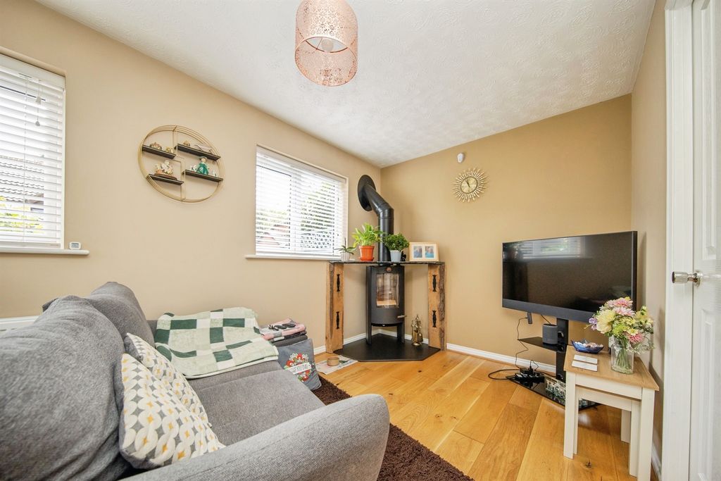 Property photo 3 of 12