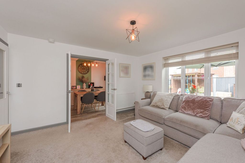 Property photo 3 of 32