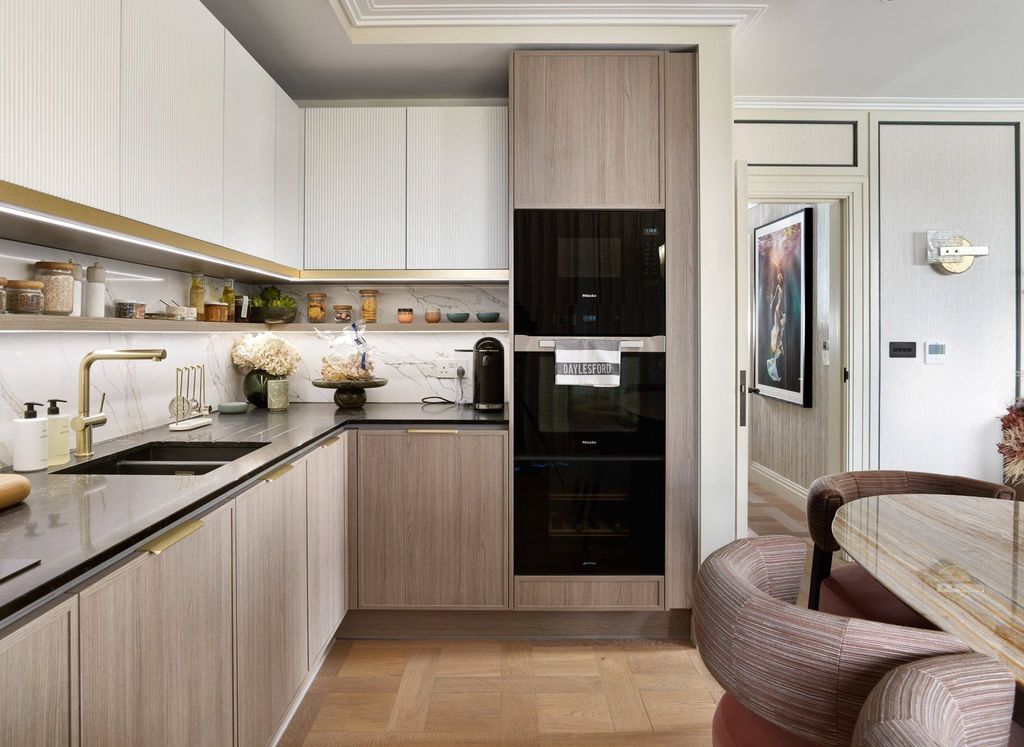 Property photo 3 of 20 Kitchen