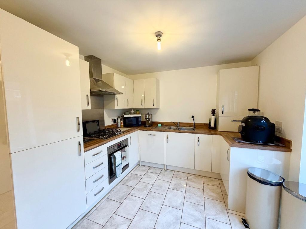 Property photo 2 of 12 Kitchen