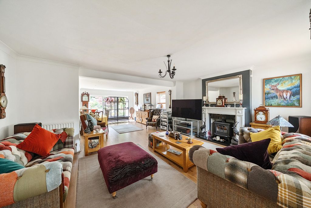 Property photo 3 of 15 1304515-11-684320...