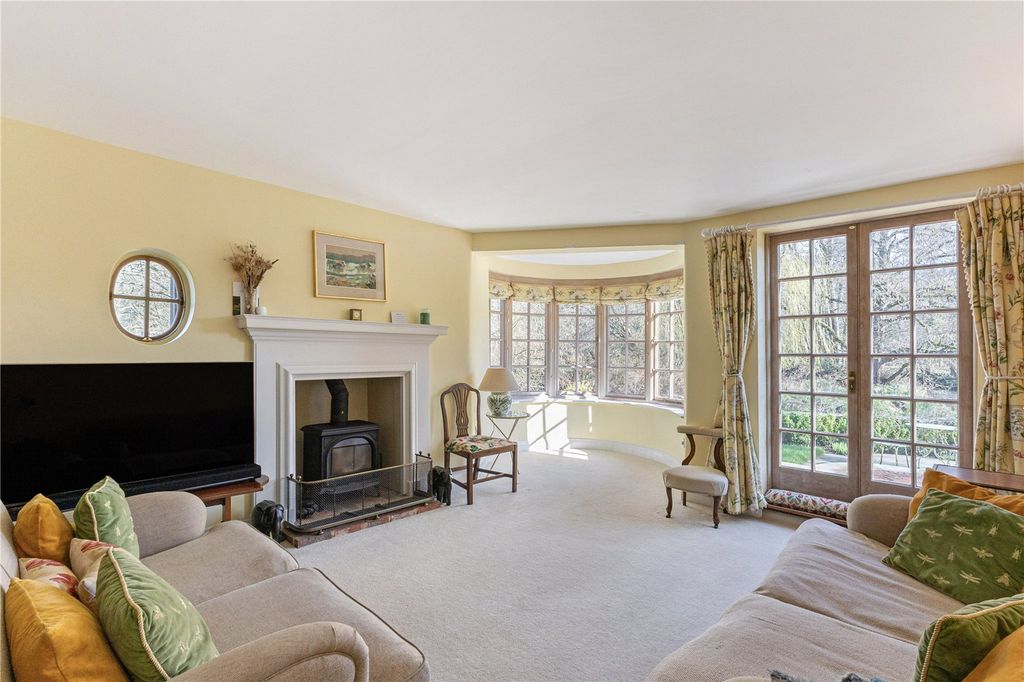 Property photo 2 of 24 Sitting Room