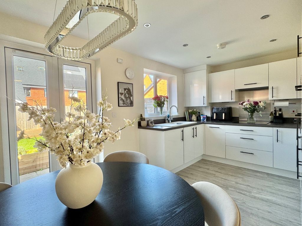 Property photo 2 of 16 Kitchen/Diner