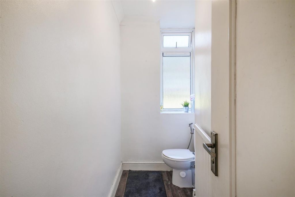 Property photo 3 of 13 Flat 16, Farjeon House - Riujthepphqxu5Mlduha.Jpg