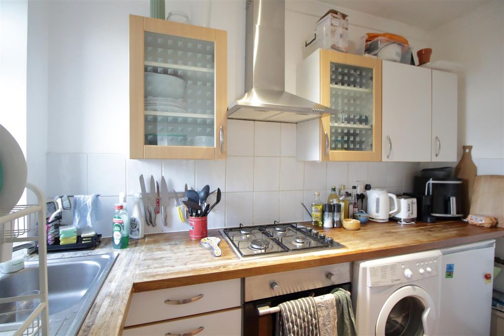 Property photo 3 of 11 Eden Harper Effra Court