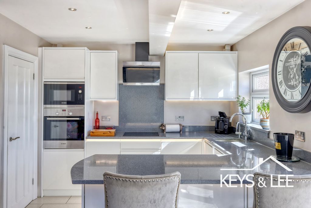 Property photo 3 of 13 4444523