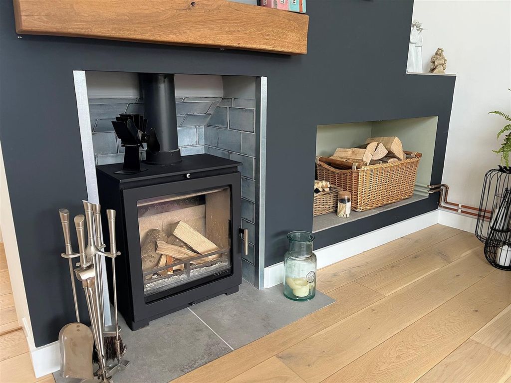 Property photo 3 of 17 Fireplace.Jpg