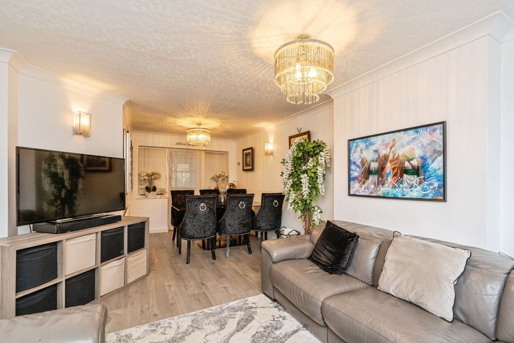 Property photo 3 of 20 Dining Room And Lounge