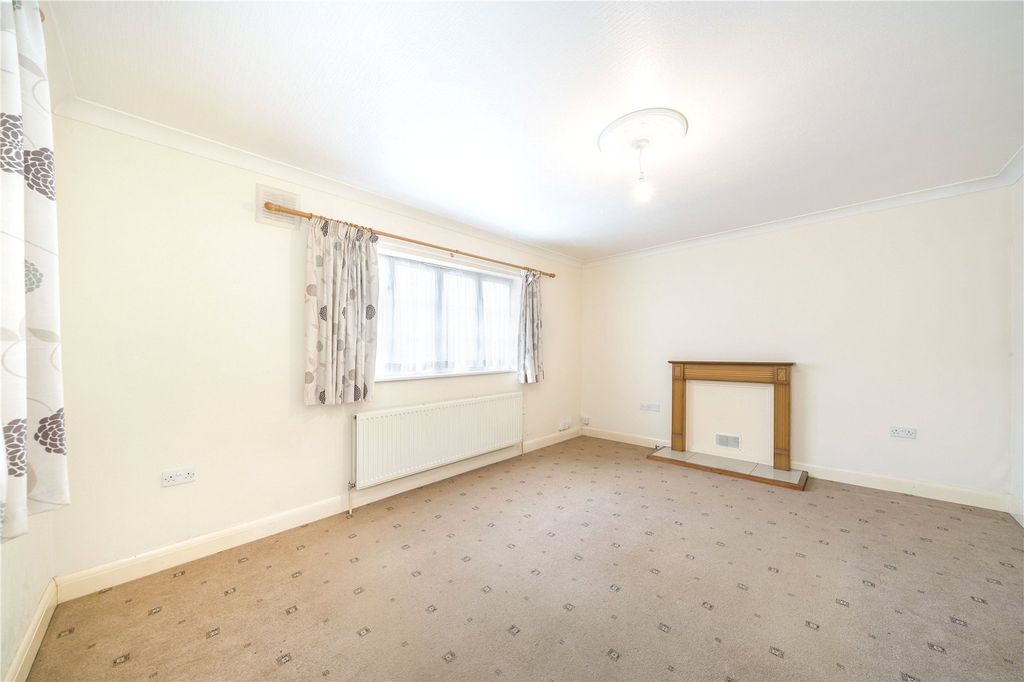 Property photo 2 of 8 Picture No. 14