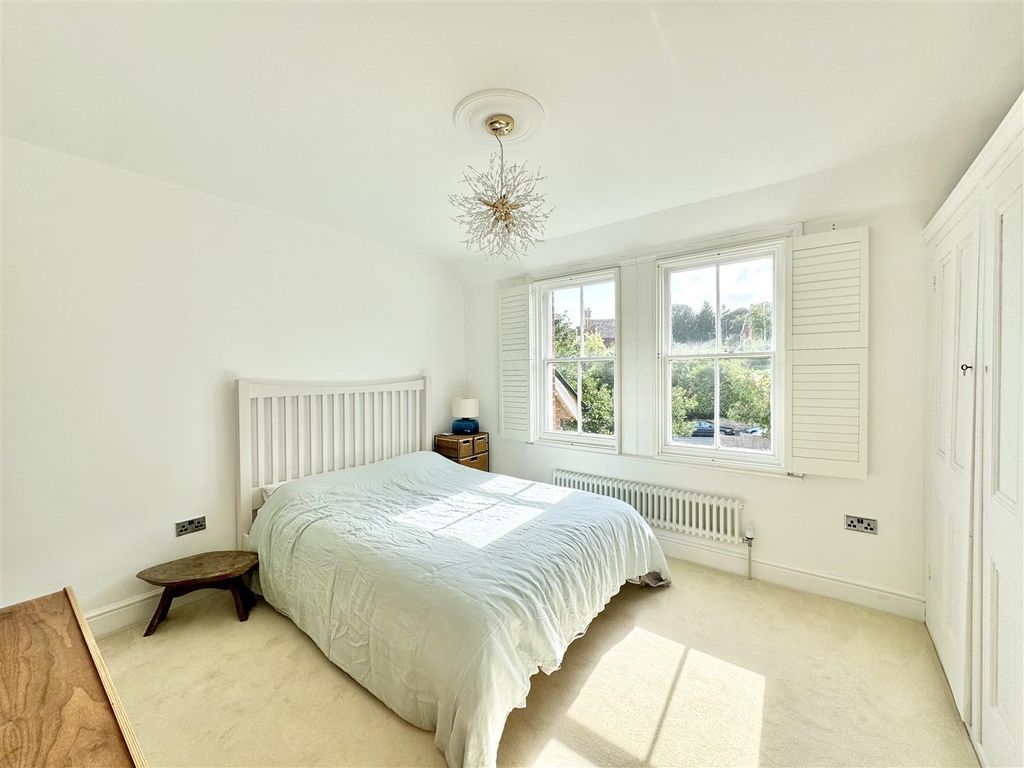 Property photo 2 of 24
