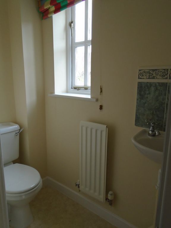 Property photo 2 of 11 Cloakroom