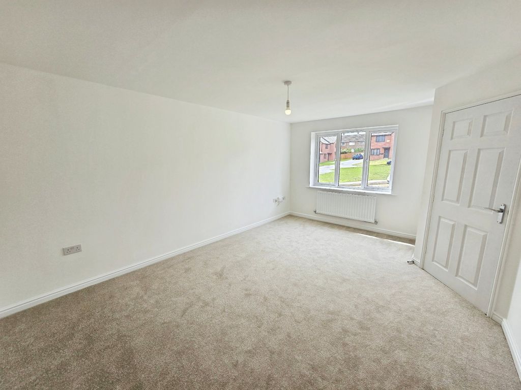 Property photo 3 of 18 Living Room
