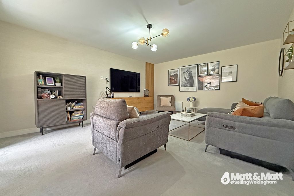 Property photo 2 of 11 4968983