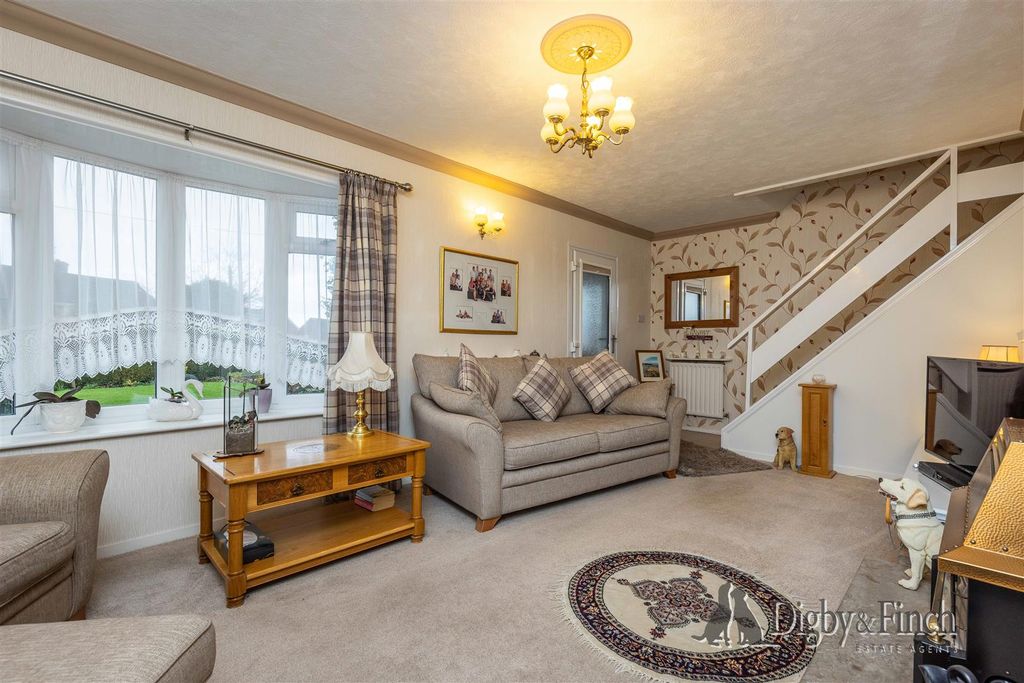 Property photo 2 of 17 Yonge Close Radcliffe-On-Trent, Nottingham, Ng12 2