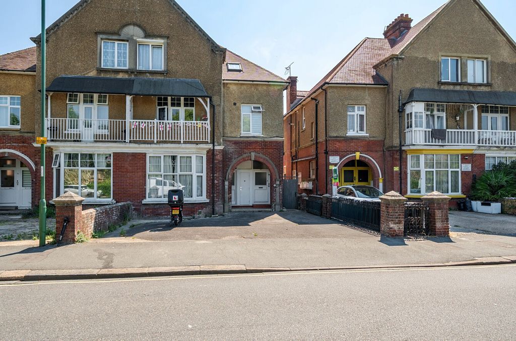 Property photo 1 of 10 External