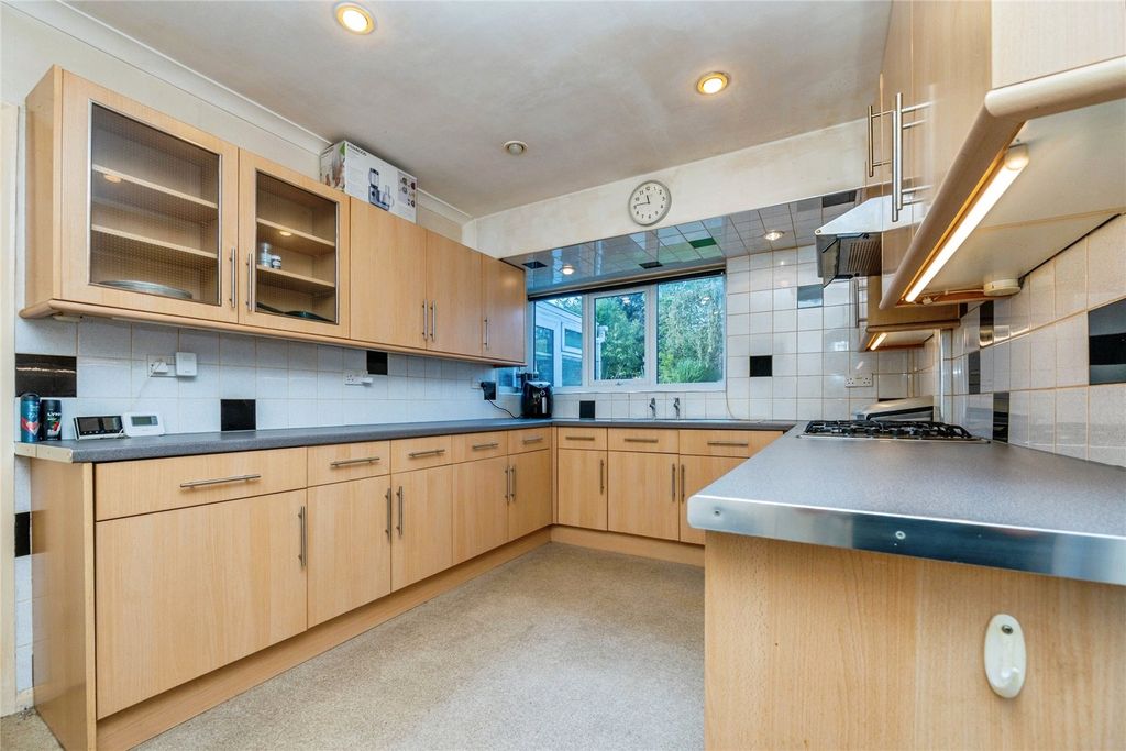 Property photo 3 of 18 Kitchen