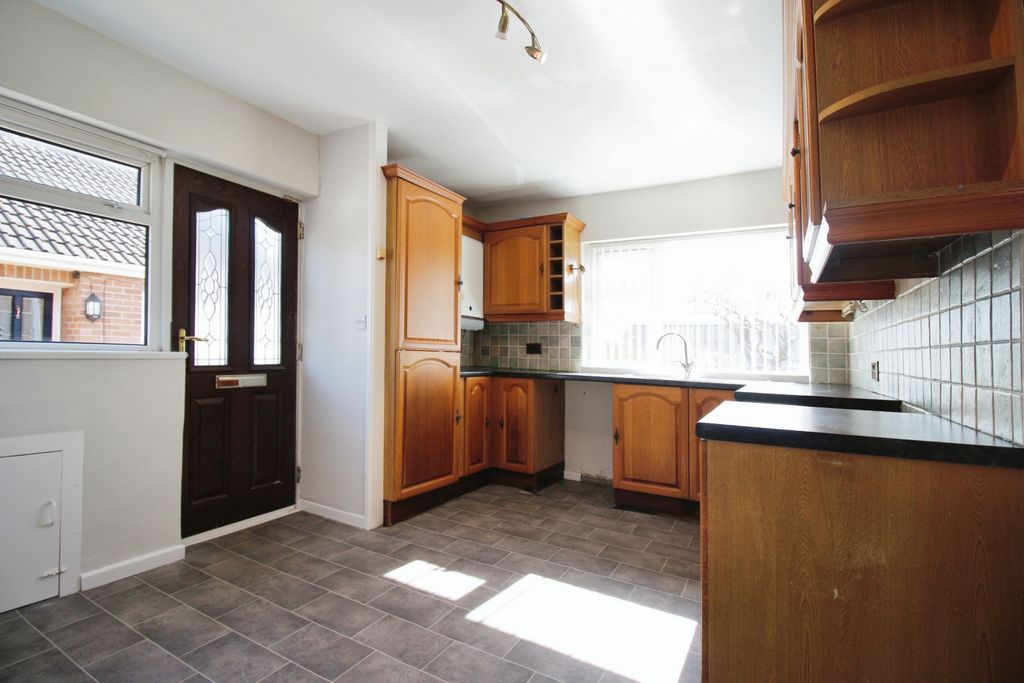 Property photo 2 of 17 Kitchen