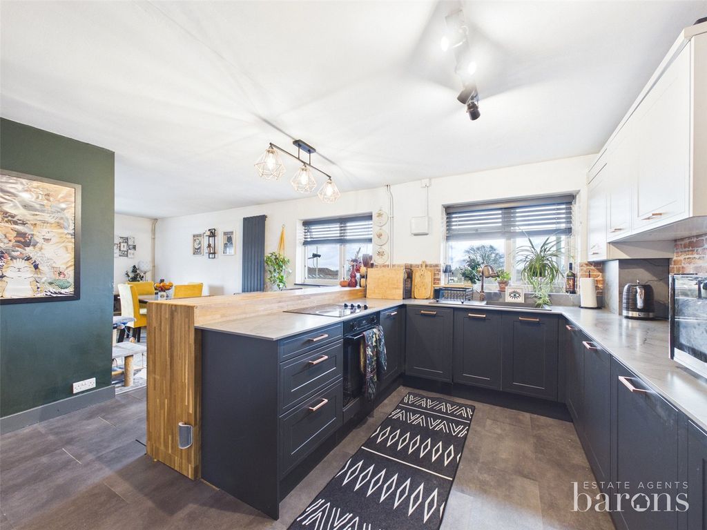Property photo 1 of 17 Kitchen