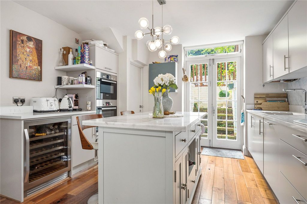 Property photo 2 of 11 Kitchen