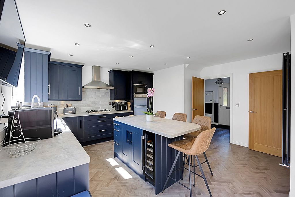 Property photo 2 of 36 5097813