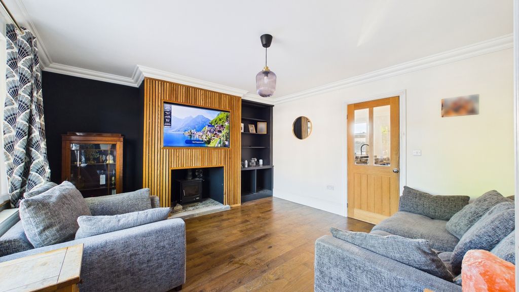 Property photo 2 of 12 Cam03669G0-Pr0065-Still003