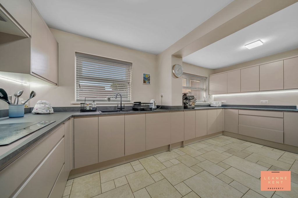 Property photo 2 of 39