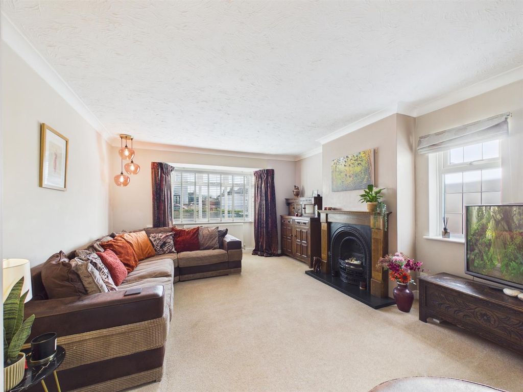 Property photo 2 of 19 Cam02435G0-Pr0161-Still005.Jpg