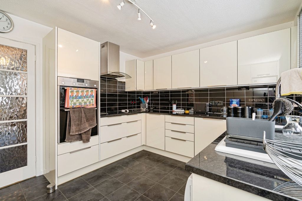 Property photo 3 of 21 Pbox-Img.Jpg