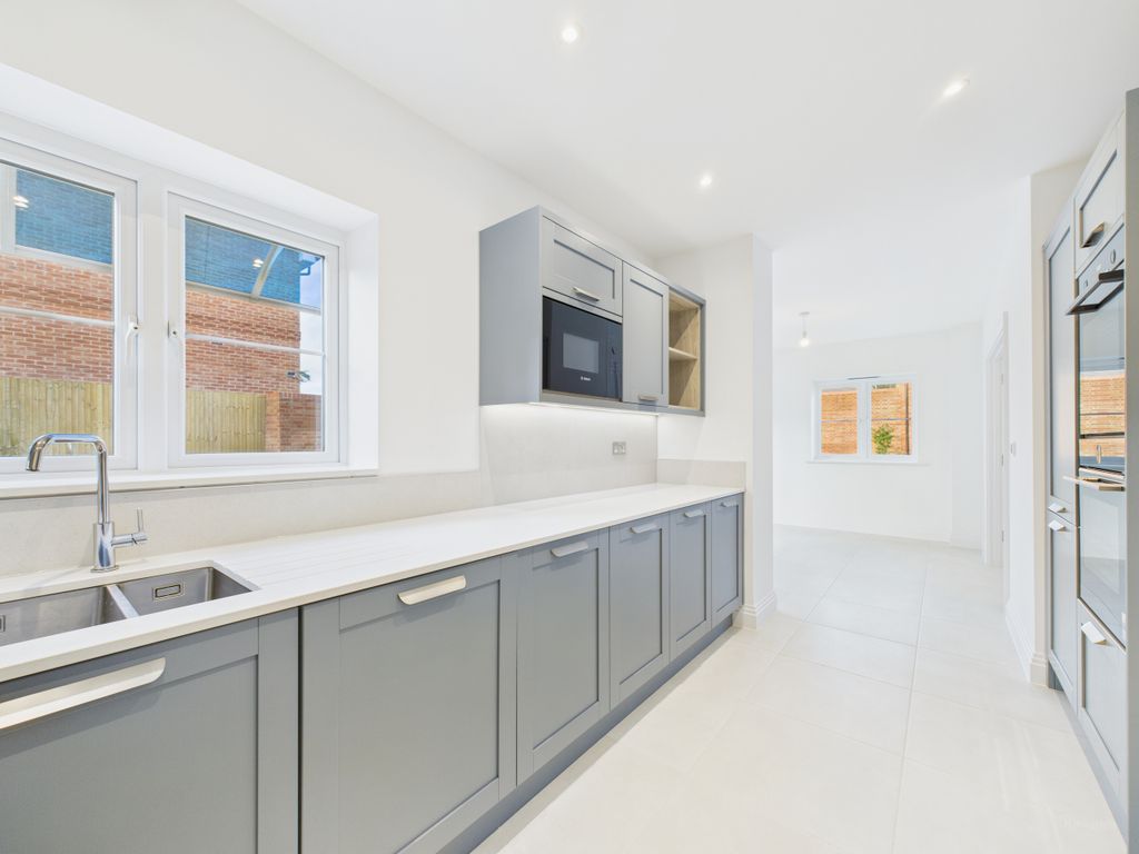 Property photo 3 of 19 Cam02136G0-Pr0513-Still013