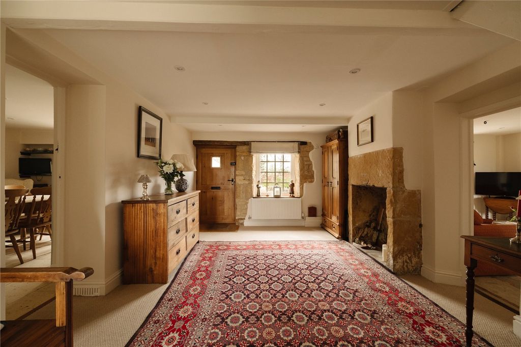 Property photo 2 of 16 Picture No. 12