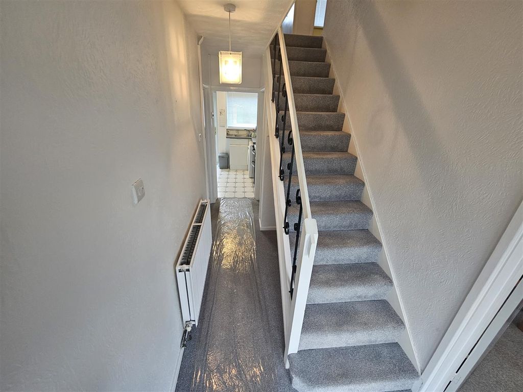 Property photo 2 of 23 Entrance Hall