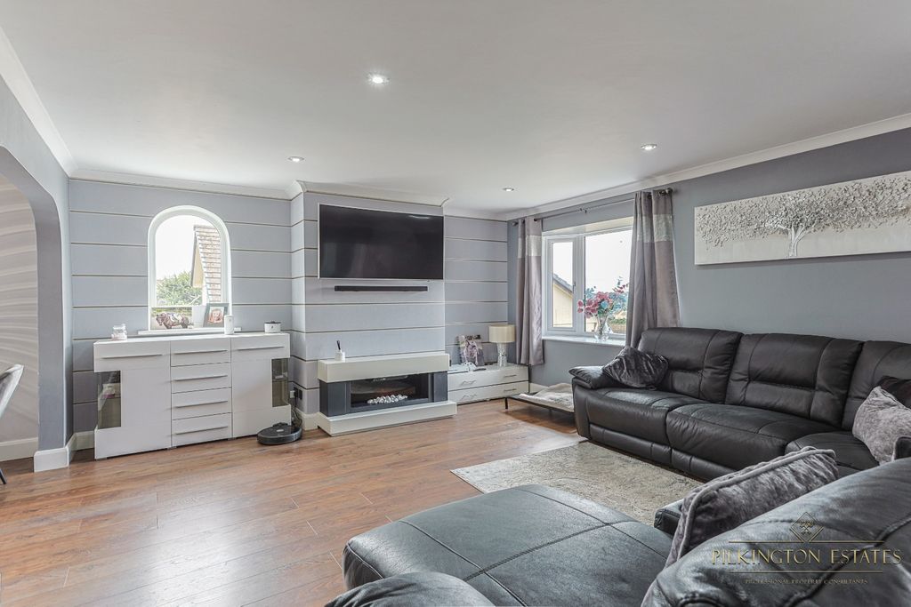 Property photo 3 of 23 4402563