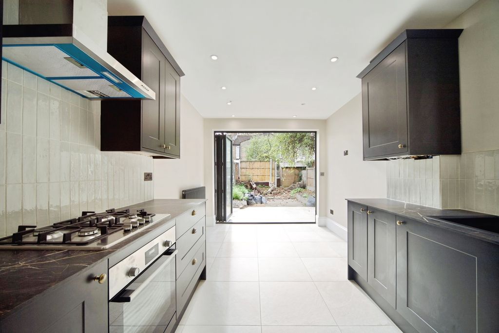 Property photo 3 of 17 Photo